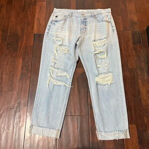NWT KanCan Delta Mid Rise Boyfriend Jean Size 15/31 Distressed